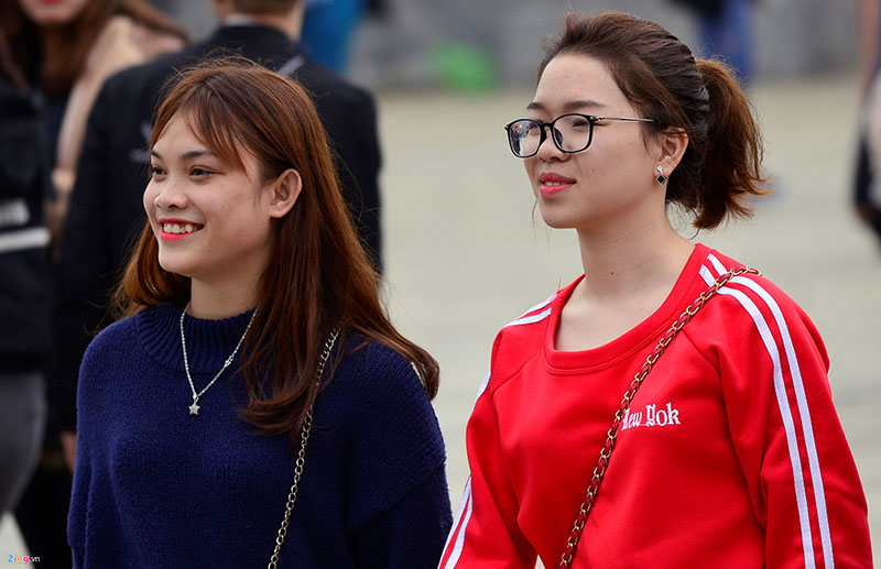 Nhét tiền lẻ, xoa đen tượng phật ngày khai hội chùa Bái Đính